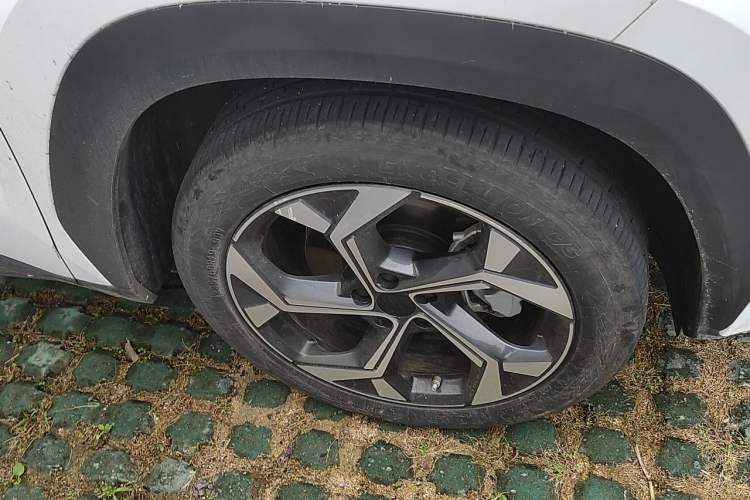 Used Geely Auto FX11 2023 1.5TD DCT Glory Edition Right Front Wheel Hub