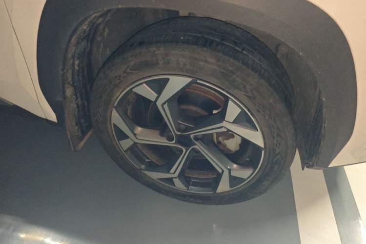 Used Geely Auto FX11 2023 1.5TD DCT Prestige Edition Right Front Wheel Hub