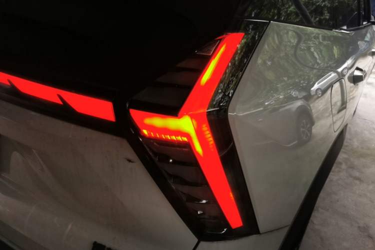 Used Geely Auto FX11 2023 1.5TD Leishen Hi·F Super Rui Right Rear Taillight