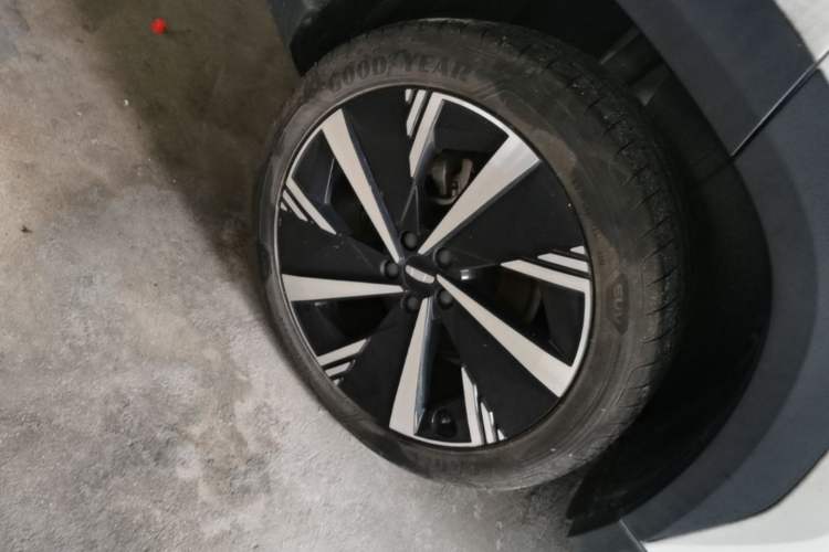 Used Geely Auto FX11 2023 1.5TD Leishen Hi·F Super Rui Right Rear Wheel Hub