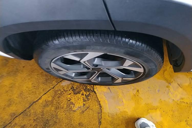Used Geely Auto FX11 2023 2.0TD DCT Flagship Version Right Rear Wheel Hub