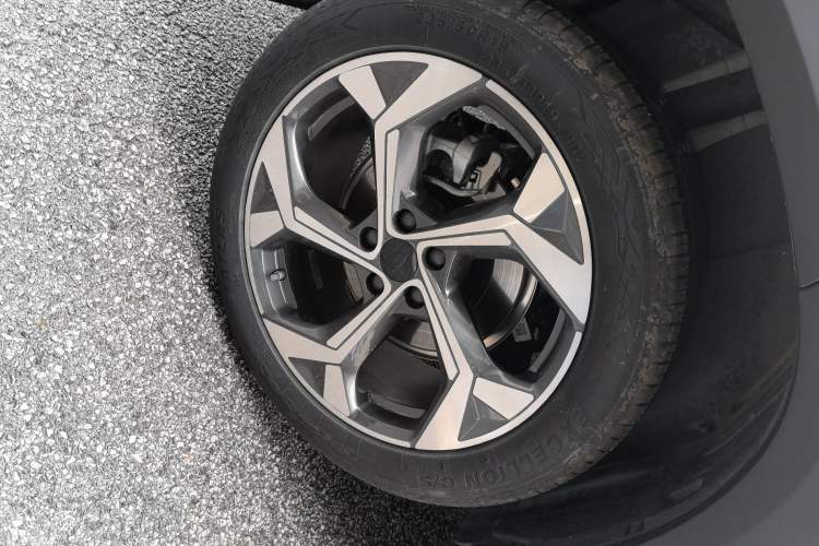Used Geely Auto FX11 2023 1.5TD DCT Glory Edition Right Rear Wheel Hub