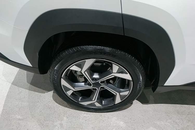 Used Geely Auto FX11 2023 2.0TD DCT Flagship Version Right Rear Wheel Hub