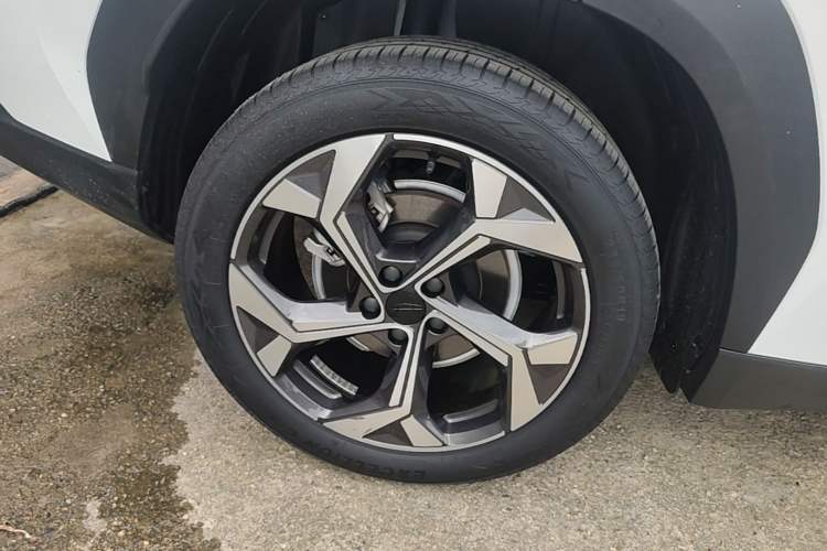 Used Geely Auto FX11 2023 1.5TD DCT Prestige Edition Right Rear Wheel Hub