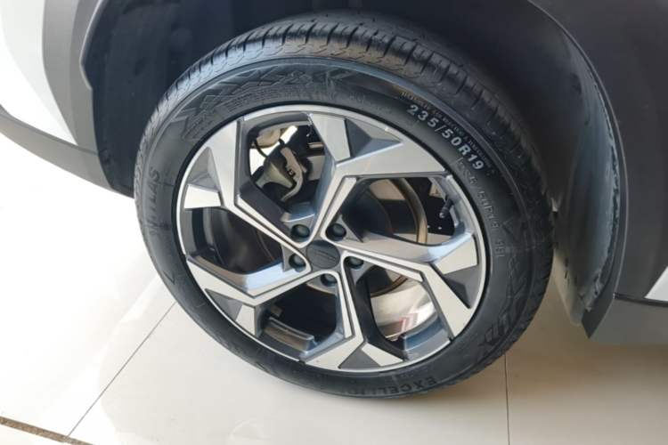Used Geely Auto FX11 2023 1.5TD DCT Prestige Edition Right Rear Wheel Hub