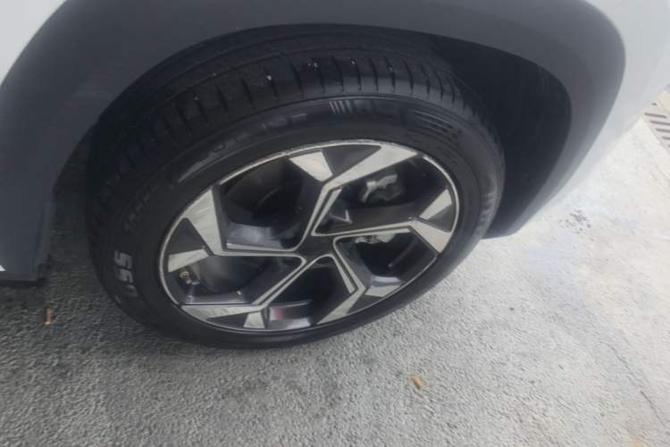 Used Geely Auto FX11 2023 1.5TD DCT Prestige Edition Right Rear Wheel Hub