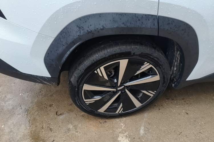 Used Geely Auto FX11 2023 1.5TD DCT Prestige Edition Right Rear Wheel Hub