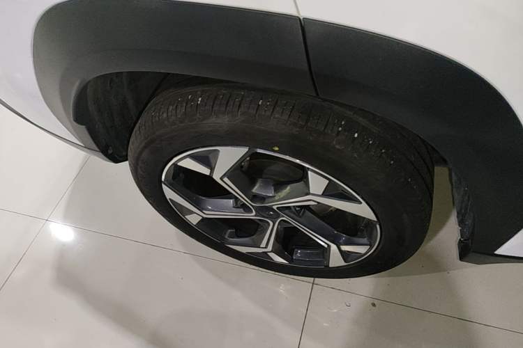 Used Geely Auto FX11 2023 1.5TD DCT Prestige Edition Right Rear Wheel Hub