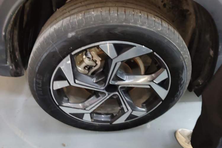 Used Geely Auto FX11 2023 1.5TD DCT Prestige Edition Right Rear Wheel Hub