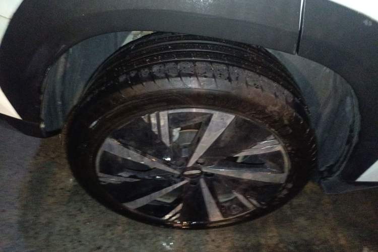 Used Geely Auto FX11 2023 1.5TD Leishen Hi·F Super Rui Right Rear Wheel Hub