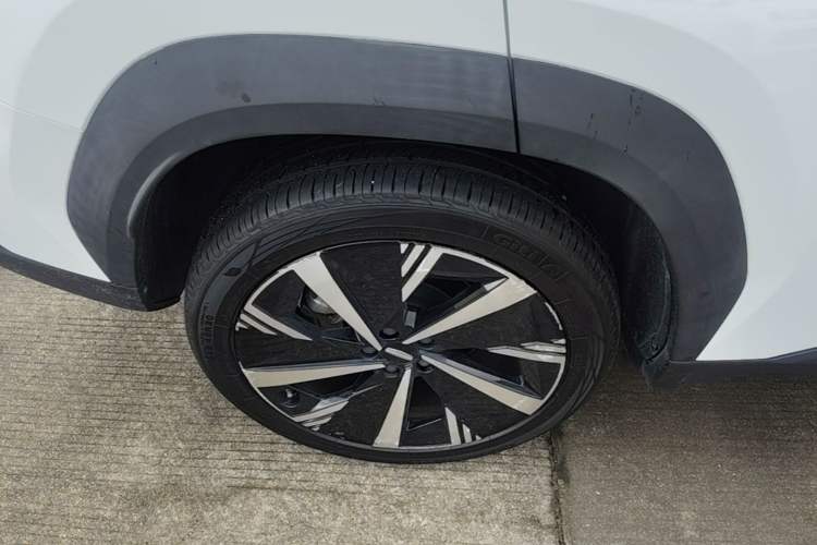 Used Geely Auto FX11 2023 1.5TD DCT Prestige Edition Right Rear Wheel Hub