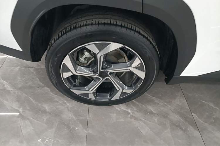 Used Geely Auto FX11 2023 1.5TD DCT Prestige Edition Right Rear Wheel Hub