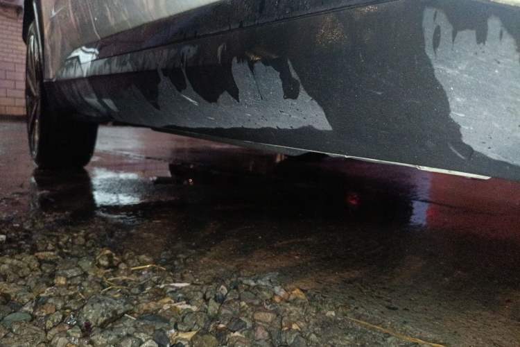 Used Geely Auto FX11 2023 1.5TD Leishen Hi·F Super Rui Right Side Sill