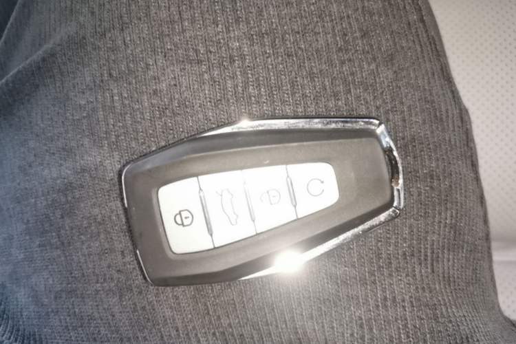 Used Geely Auto FX11 2023 1.5TD Leishen Hi·F Super Rui Vehicle Key
