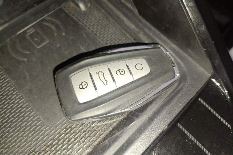 Used Geely Auto FX11 2023 1.5TD Leishen Hi·F Super Rui Vehicle Key