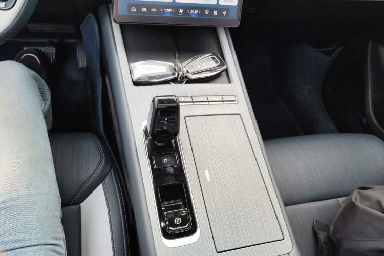 Used Geely Auto FX11 2024 1.5TD DCT Prestige Edition Gear Lever