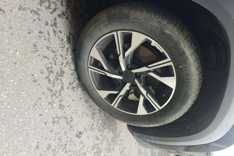 Used Geely Auto FX11 2024 1.5TD DCT Dragon Edition Right Front Wheel Hub
