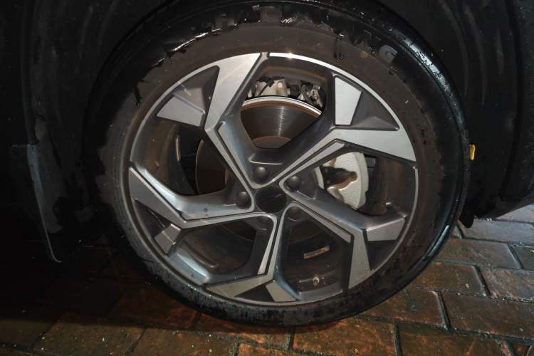 Used Geely Auto FX11 2024 1.5TD DCT Prestige Edition Right Front Wheel Hub
