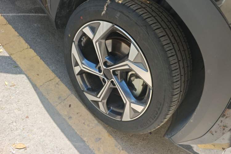 Used Geely Auto FX11 2024 1.5TD DCT Prestige Edition Right Front Wheel Hub