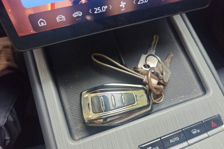 Used Geely Auto FX11 2024 1.5TD DCT Dragon Edition Vehicle Key