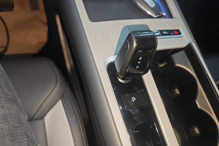 Used Geely Auto FX11 2024 1.5TD DCT Dragon Edition Gear Lever