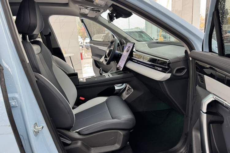 Used Geely Auto FX11 2024 1.5TD DCT Dragon Edition Interior 4