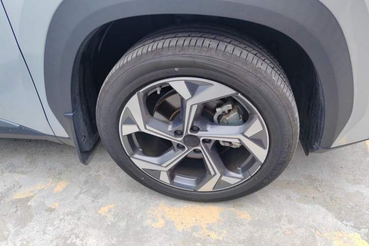 Used Geely Auto FX11 2024 1.5TD DCT Prestige Edition Right Front Wheel Hub