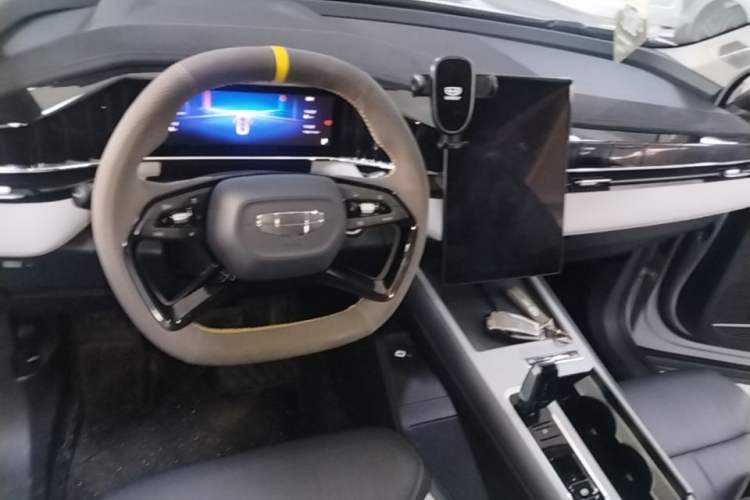 Used Geely Auto FX11 2024 1.5TD DCT Prestige Edition Center Console