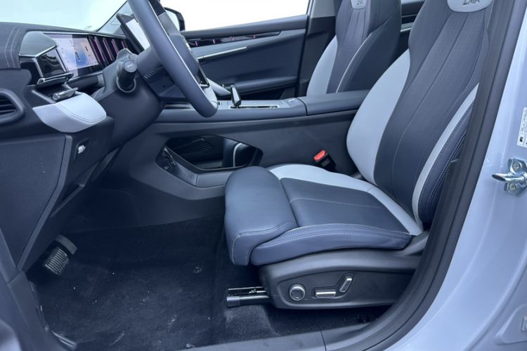 Used Geely Auto FX11 2024 1.5TD DCT Flagship Edition Interior 2