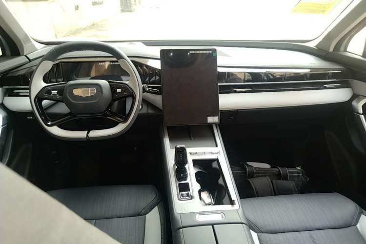 Used Geely Auto FX11 2024 1.5TD DCT Dragon Edition Center Console