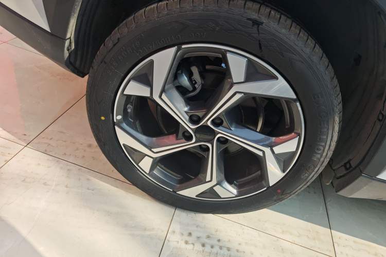 Used Geely Auto FX11 2024 1.5TD DCT Prestige Edition Exterior 5