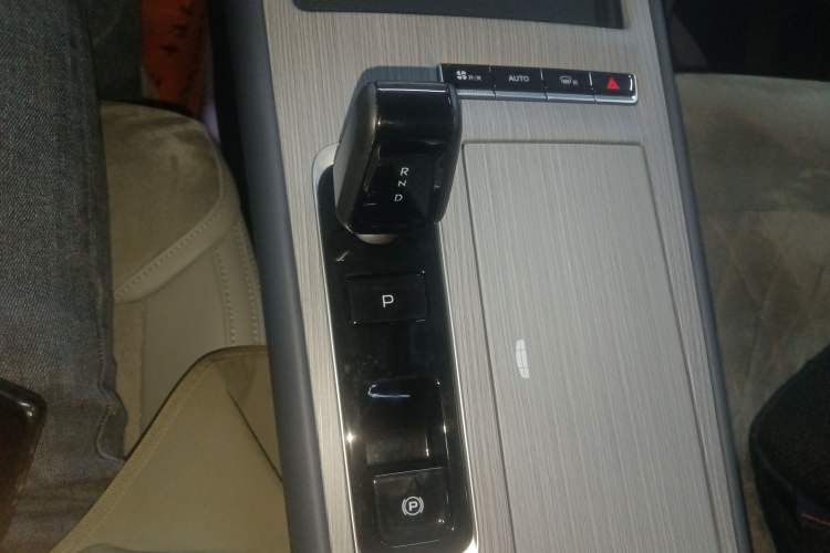 Used Geely Auto FX11 2024 1.5TD DCT Prestige Edition Gear Lever