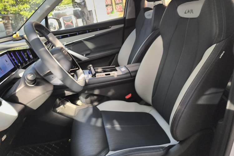 Used Geely Auto FX11 2024 1.5TD DCT Prestige Edition Left Front Seat