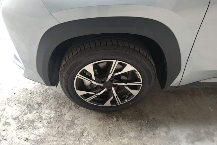 Used Geely Auto FX11 2024 1.5TD DCT Dragon Edition Left Front Wheel Hub
