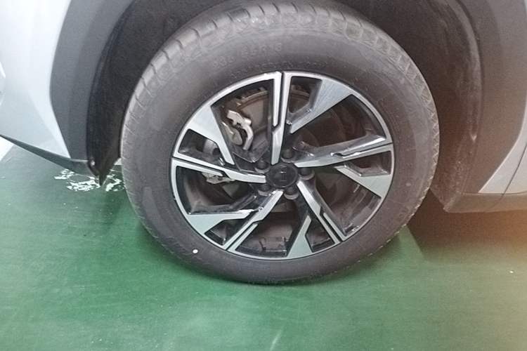 Used Geely Auto FX11 2024 1.5TD DCT Dragon Edition Left Front Wheel Hub