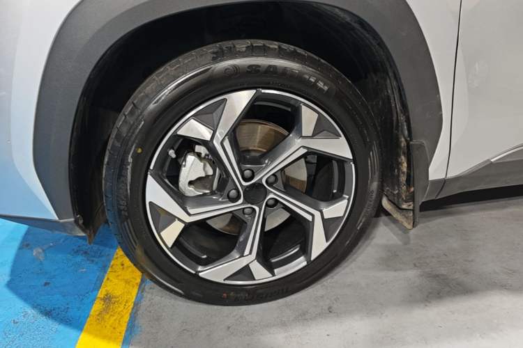 Used Geely Auto FX11 2024 1.5TD DCT Prestige Edition Left Front Wheel Hub
