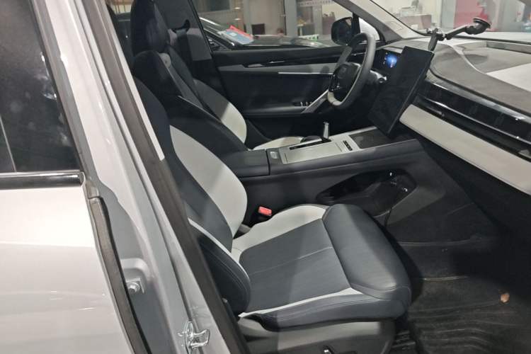 Used Geely Auto FX11 2024 1.5TD DCT Prestige Edition Right Front Seat