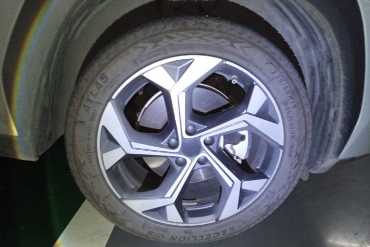 Used Geely Auto FX11 2024 1.5TD DCT Prestige Edition Right Front Wheel Hub