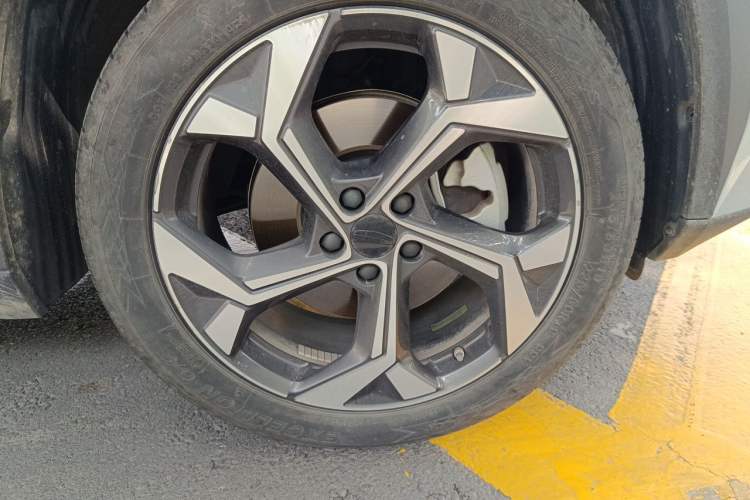 Used Geely Auto FX11 2024 1.5TD DCT Prestige Edition Right Front Wheel Hub