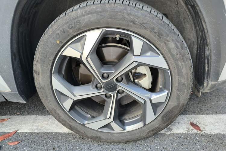 Used Geely Auto FX11 2024 1.5TD DCT Prestige Edition Right Front Wheel Hub
