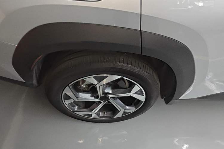 Used Geely Auto FX11 2024 1.5TD DCT Prestige Edition Right Rear Wheel Hub
