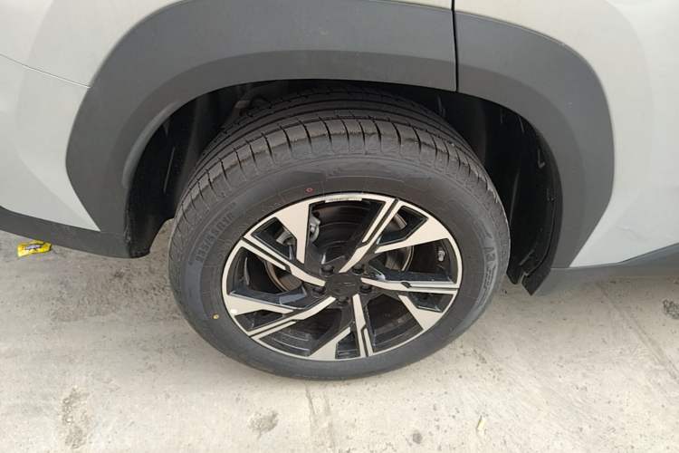 Used Geely Auto FX11 2024 1.5TD DCT Dragon Edition Right Rear Wheel Hub
