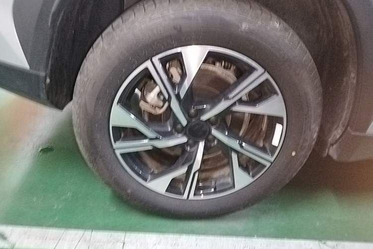 Used Geely Auto FX11 2024 1.5TD DCT Dragon Edition Right Rear Wheel Hub