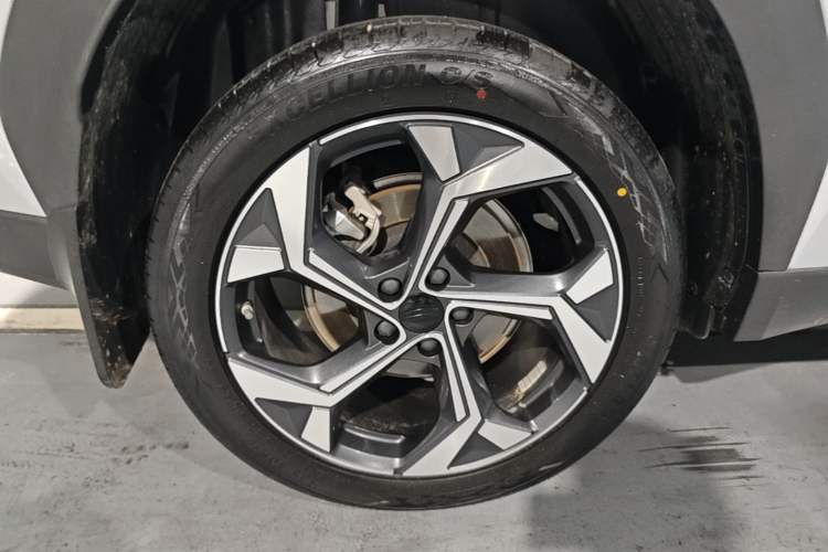 Used Geely Auto FX11 2024 1.5TD DCT Prestige Edition Right Rear Wheel Hub