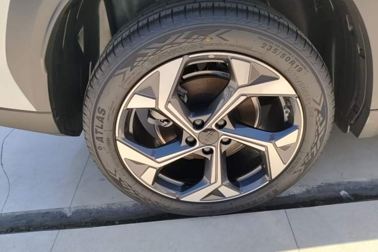 Used Geely Auto FX11 2024 1.5TD DCT Prestige Edition Right Rear Wheel Hub