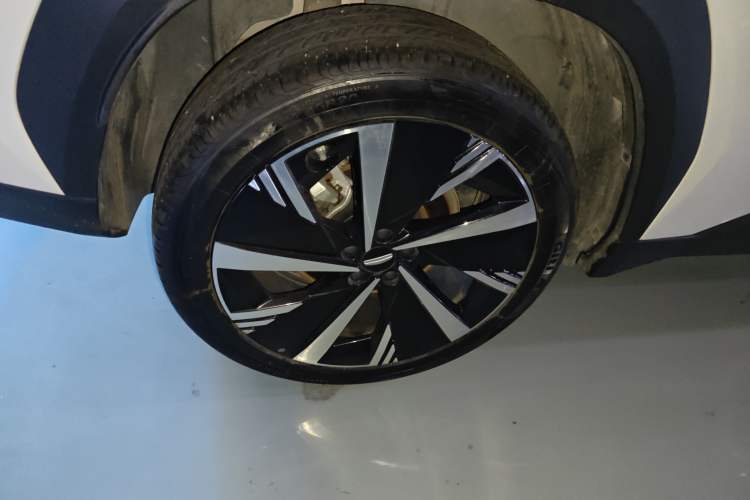 Used Geely Auto FX11 2024 1.5TD DCT Flagship Edition Right Rear Wheel Hub
