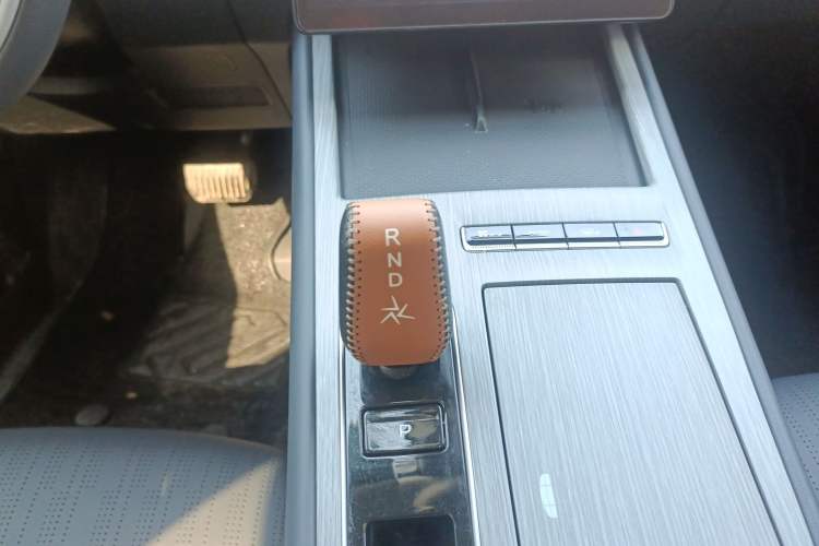 Used Geely Auto FX11 2024 1.5TD DCT Prestige Edition Gear Lever