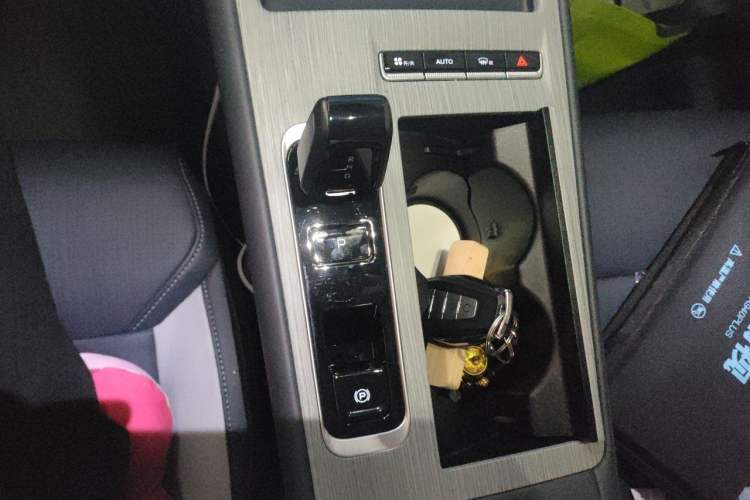 Used Geely Auto FX11 2024 1.5TD DCT Prestige Edition Gear Lever