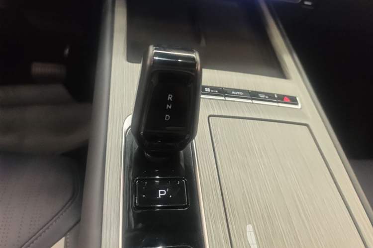 Used Geely Auto FX11 2024 1.5TD DCT Dragon Edition Gear Lever