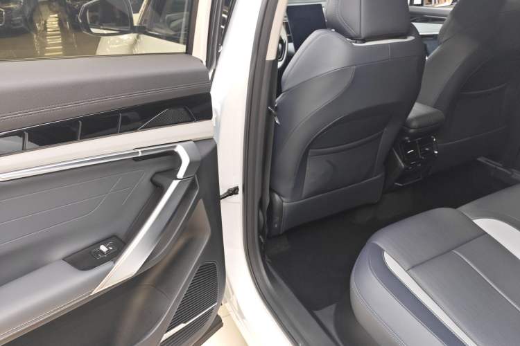 Used Geely Auto FX11 2024 1.5TD DCT Prestige Edition Interior 9
